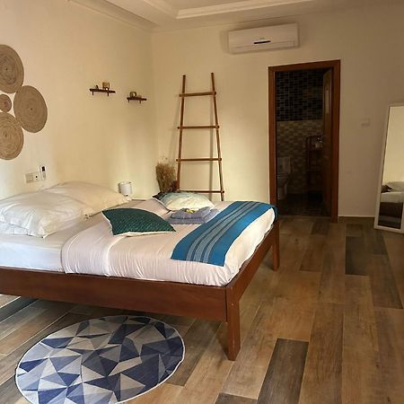 L'Oasis Guesthouse Котону Екстериор снимка