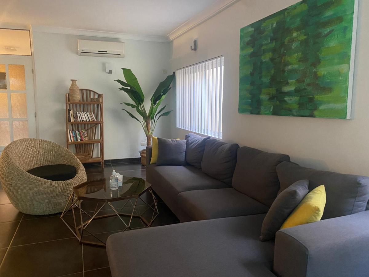 L'Oasis Guesthouse Котону Екстериор снимка