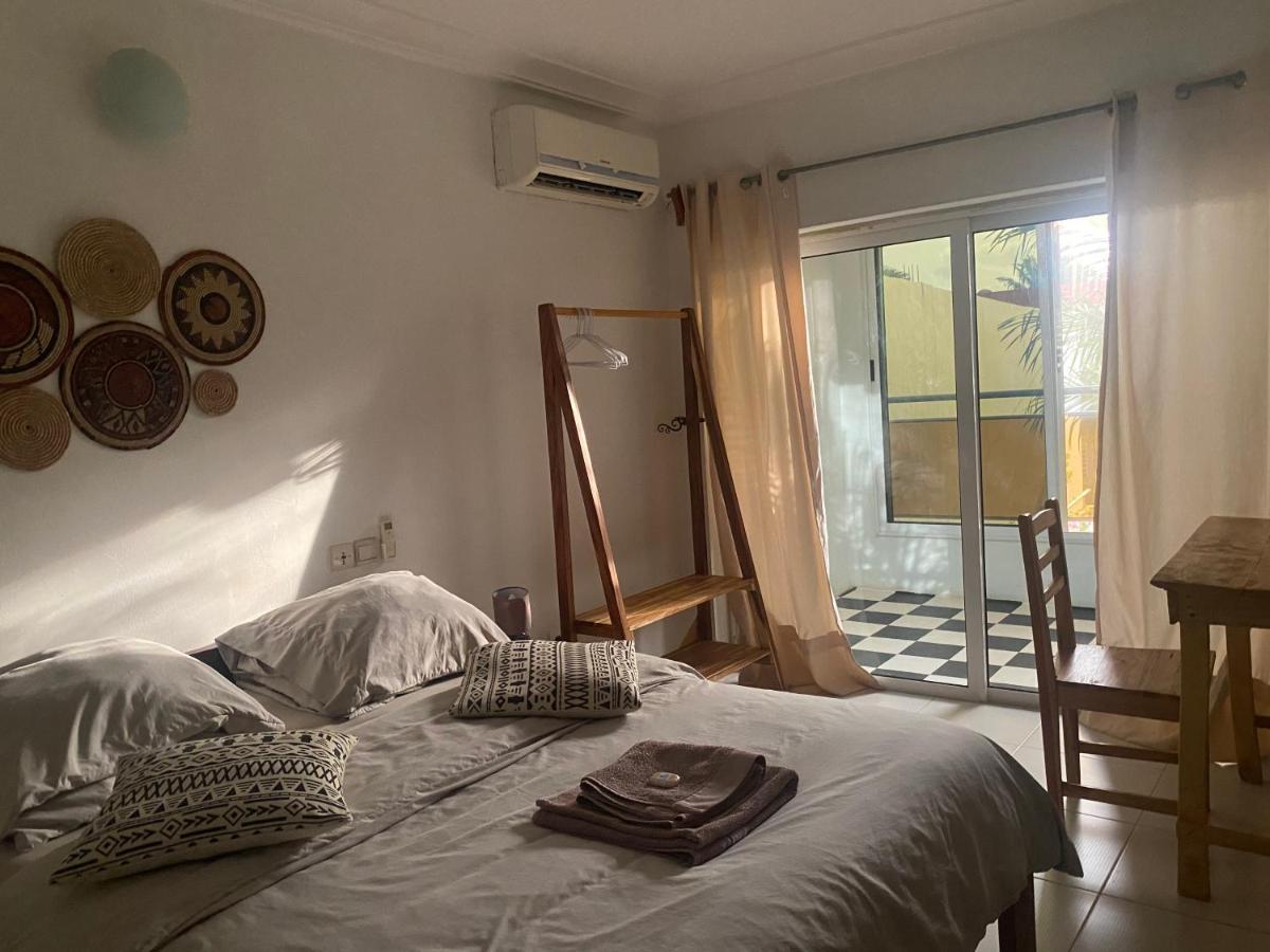 L'Oasis Guesthouse Котону Екстериор снимка