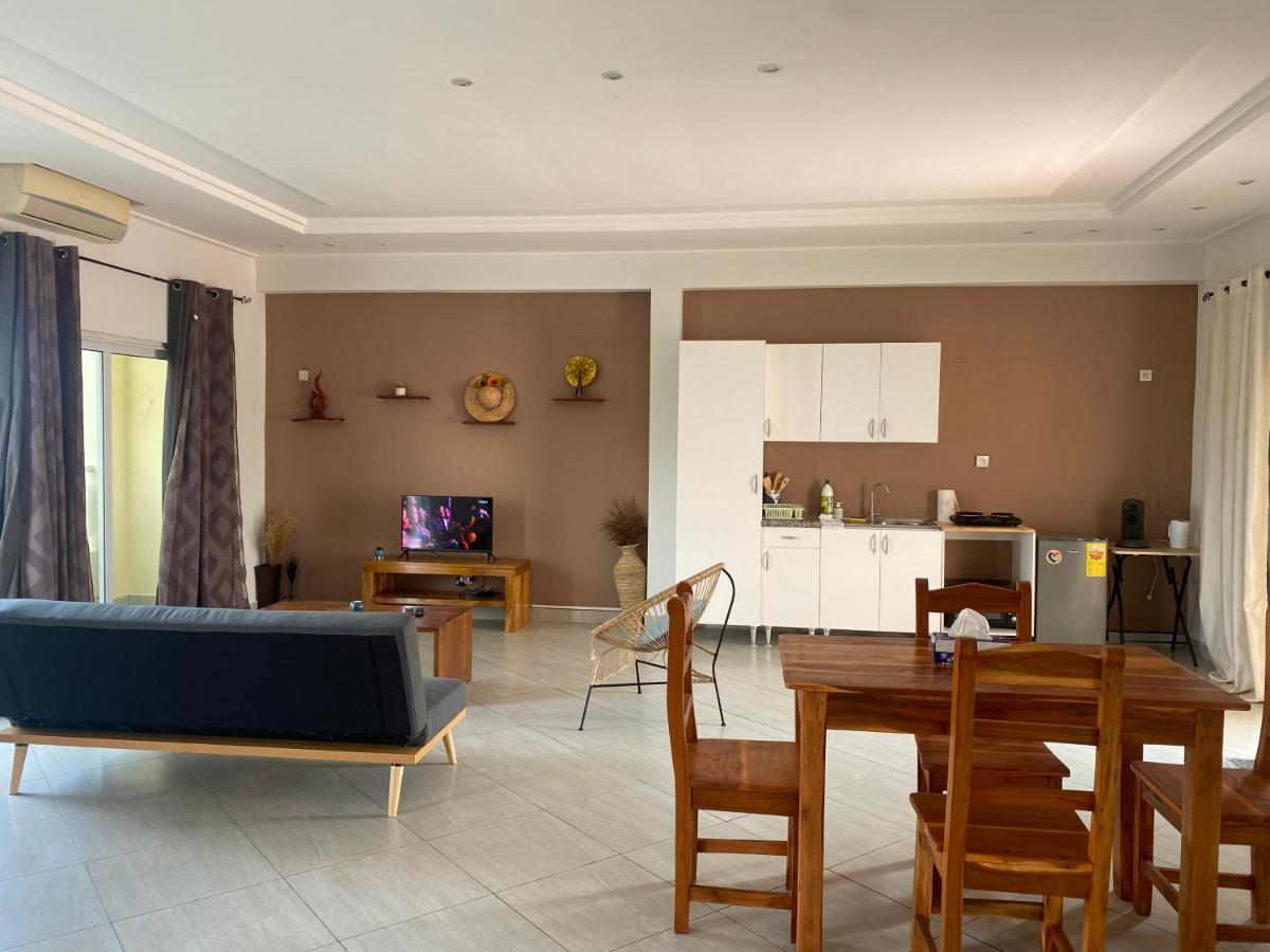 L'Oasis Guesthouse Котону Екстериор снимка