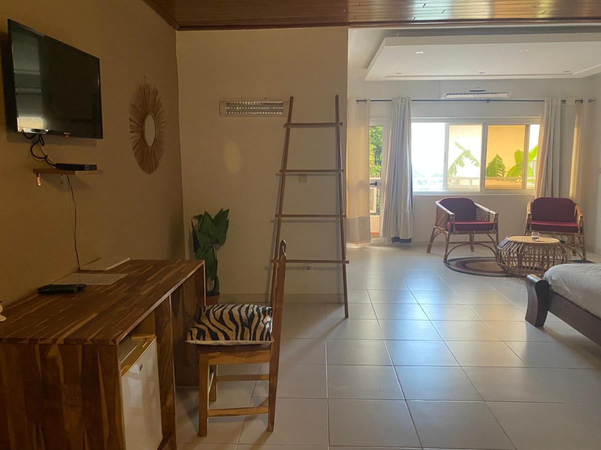 L'Oasis Guesthouse Котону Екстериор снимка