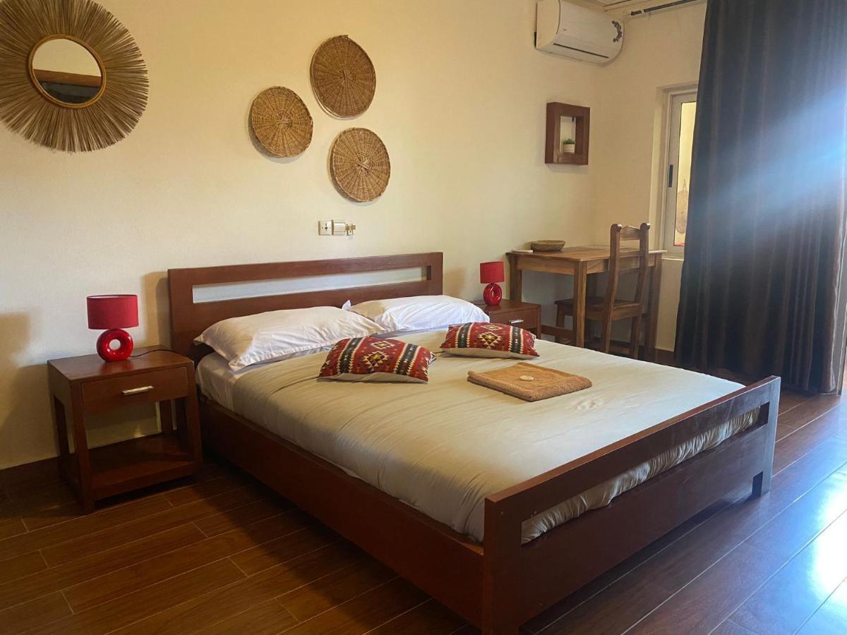 L'Oasis Guesthouse Котону Екстериор снимка