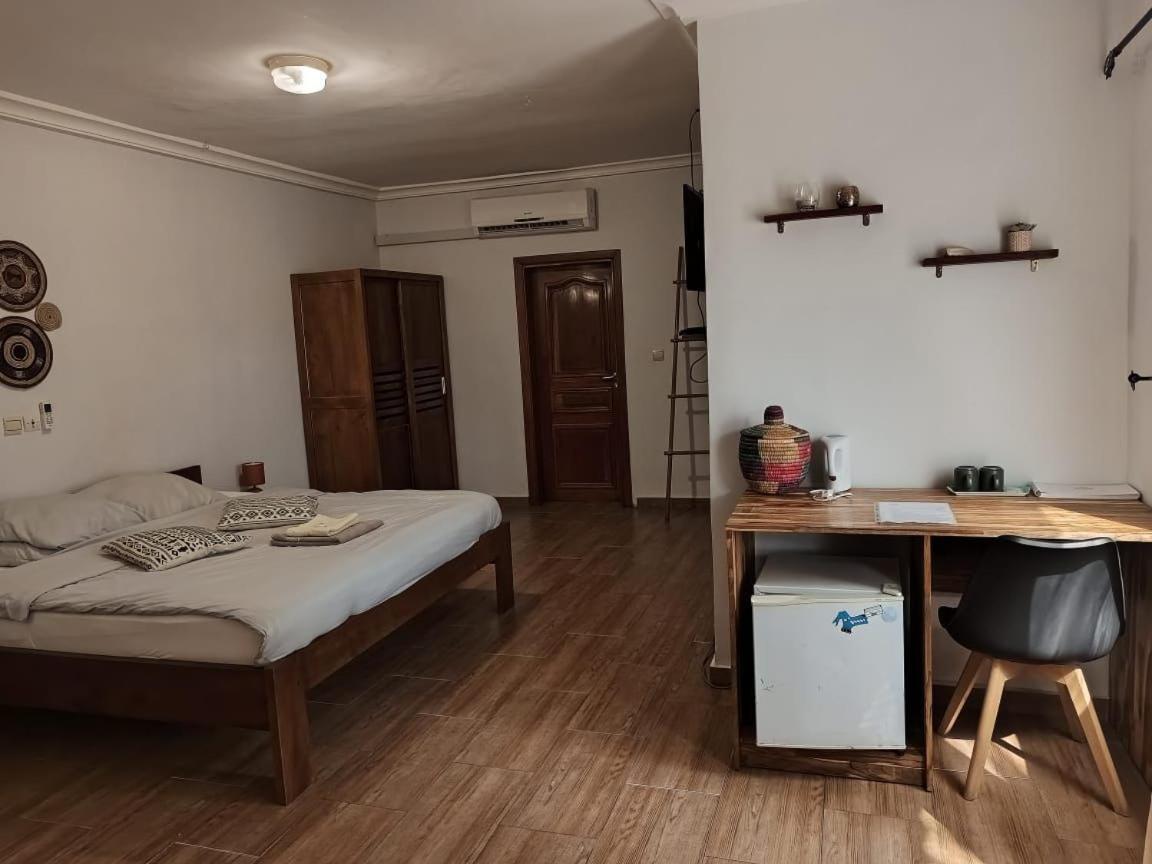 L'Oasis Guesthouse Котону Екстериор снимка