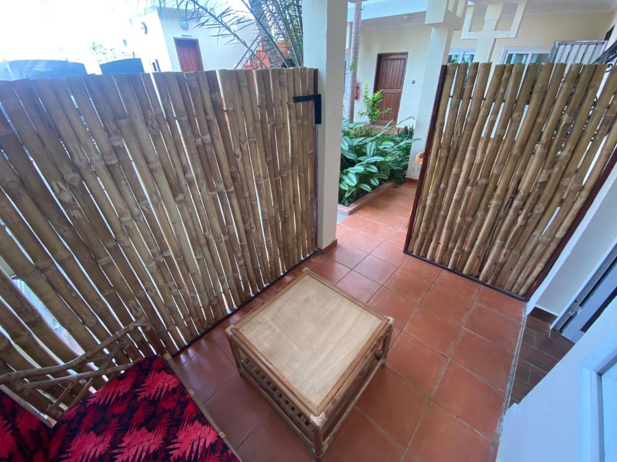 L'Oasis Guesthouse Котону Екстериор снимка