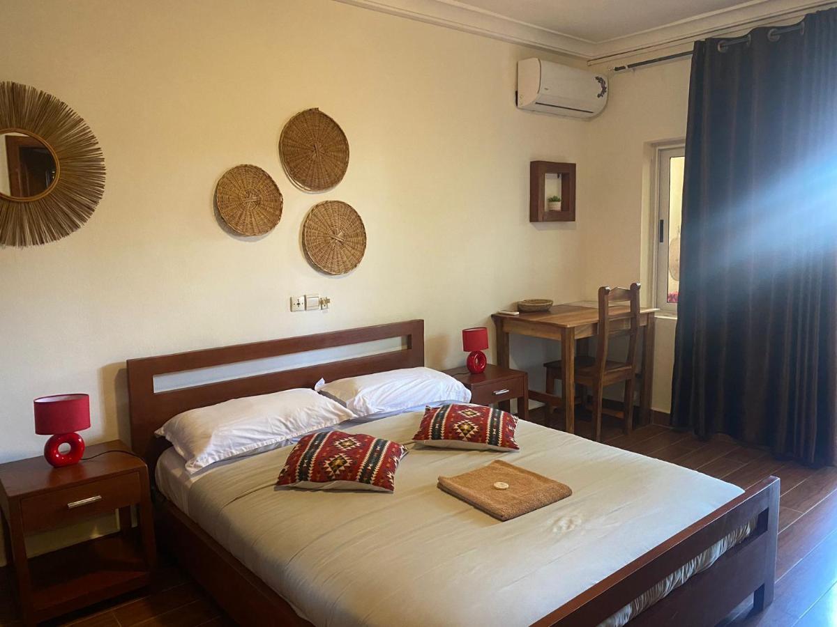 L'Oasis Guesthouse Котону Екстериор снимка