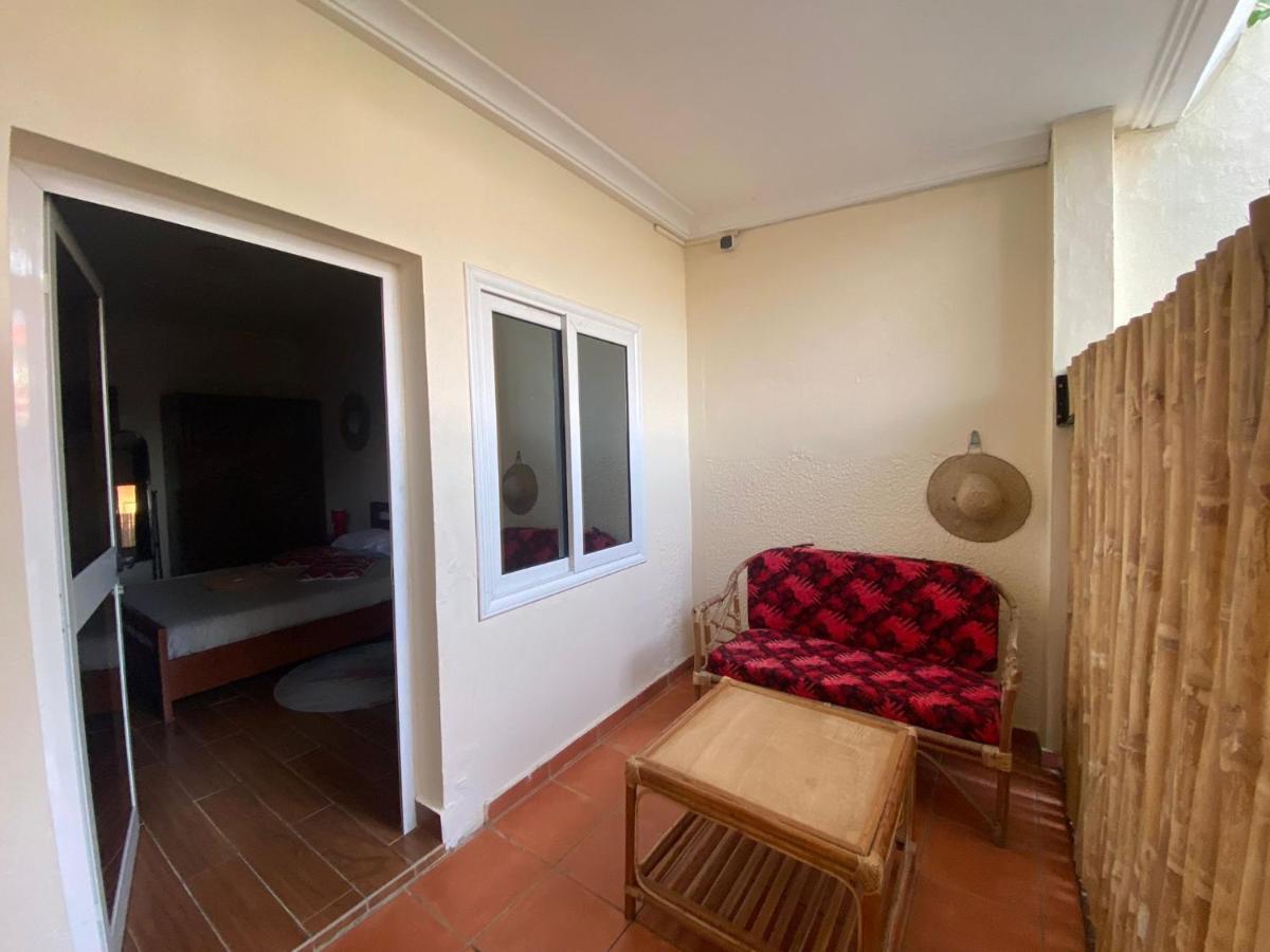 L'Oasis Guesthouse Котону Екстериор снимка
