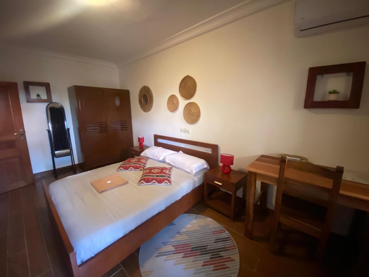 L'Oasis Guesthouse Котону Екстериор снимка