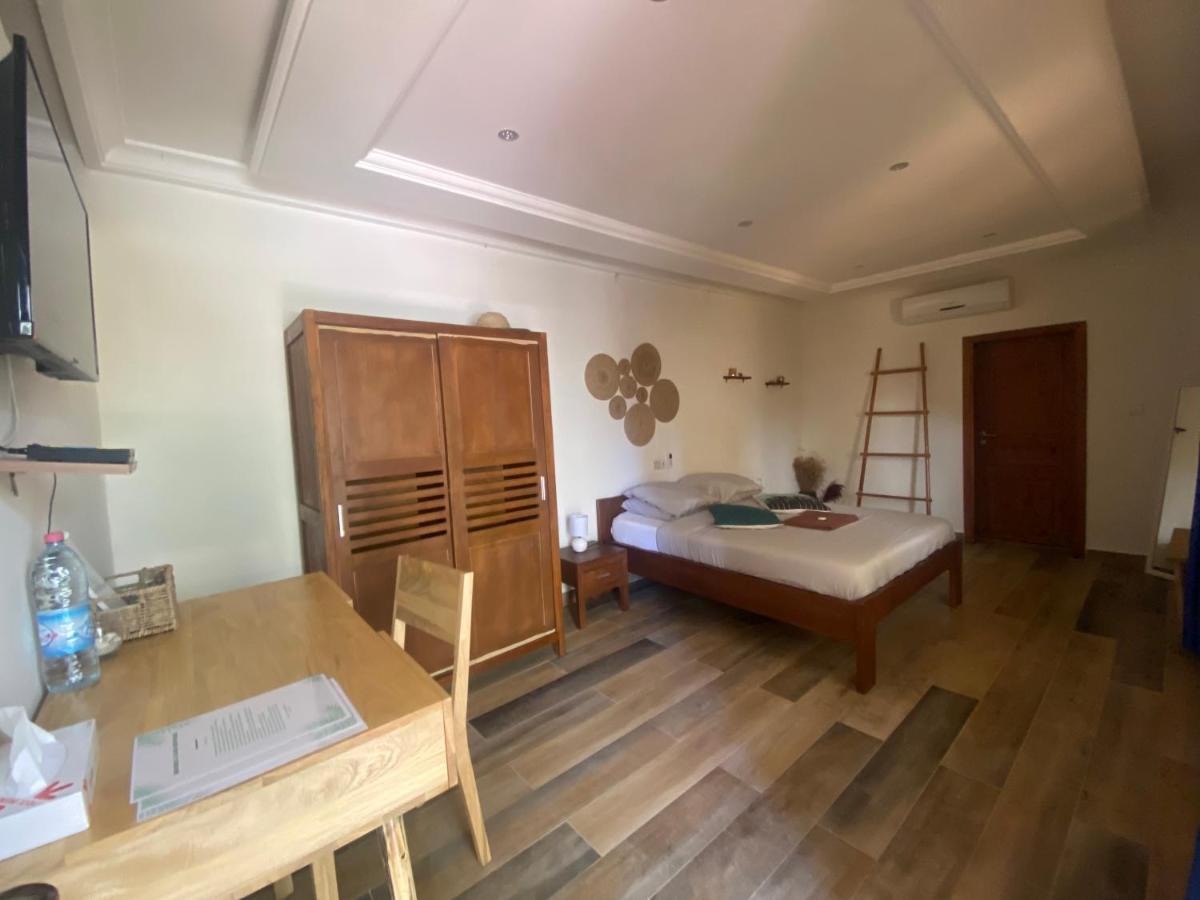 L'Oasis Guesthouse Котону Екстериор снимка