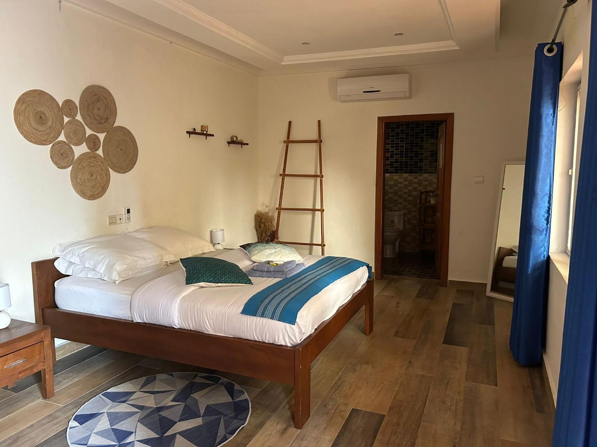 L'Oasis Guesthouse Котону Екстериор снимка