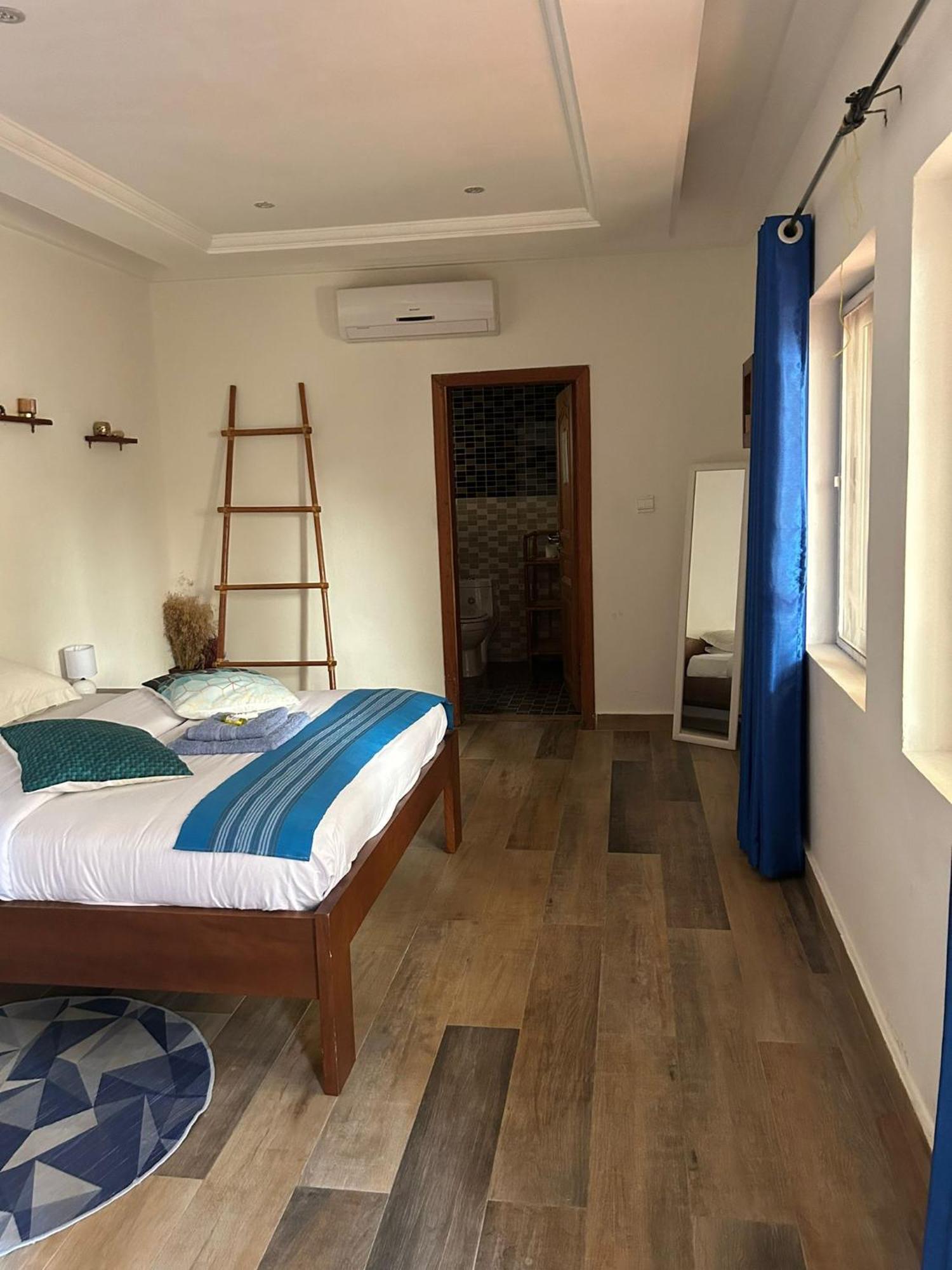 L'Oasis Guesthouse Котону Екстериор снимка