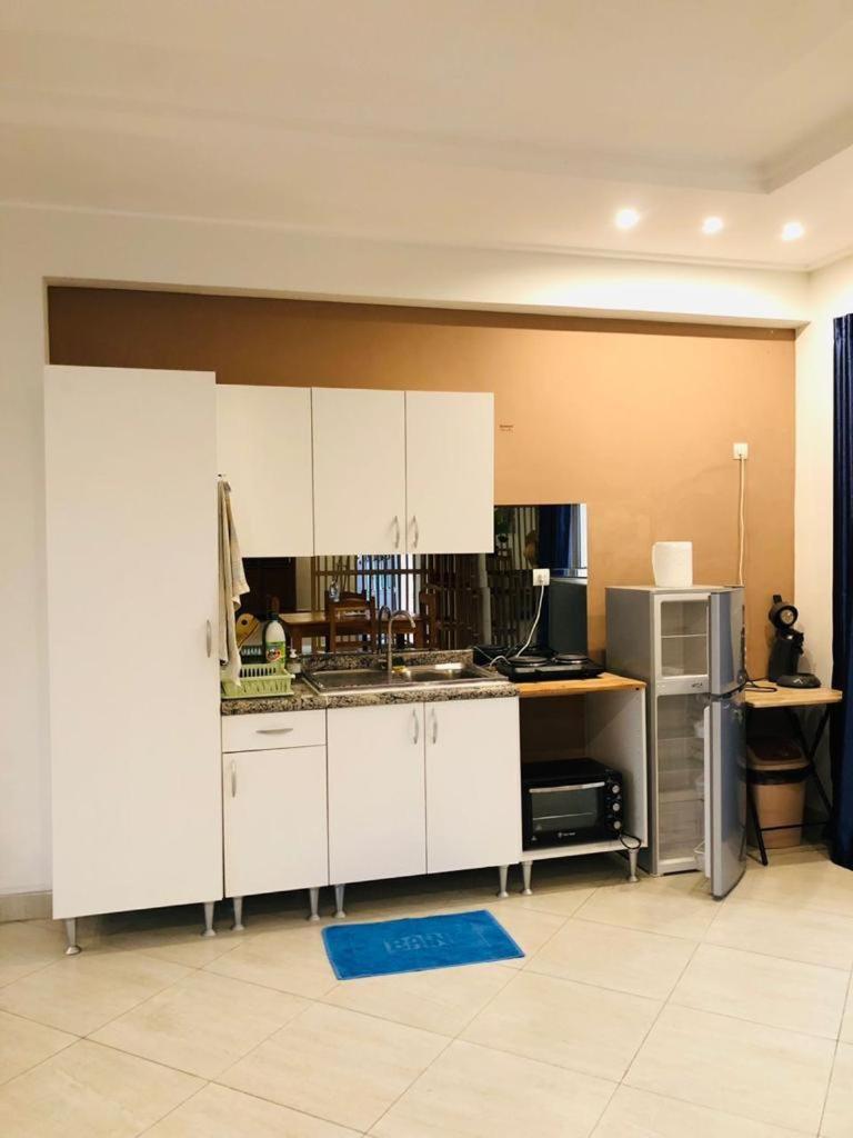 L'Oasis Guesthouse Котону Екстериор снимка