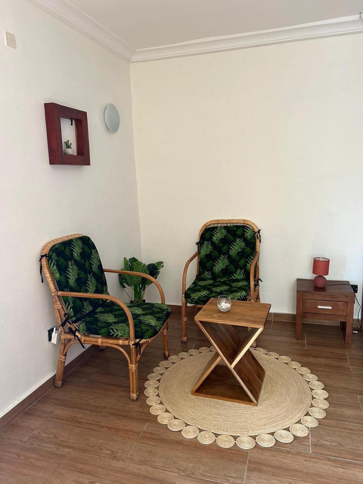 L'Oasis Guesthouse Котону Екстериор снимка