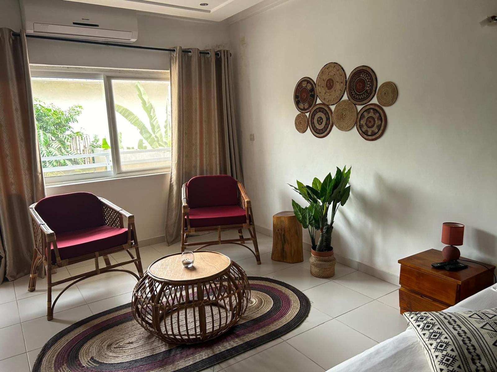 L'Oasis Guesthouse Котону Екстериор снимка