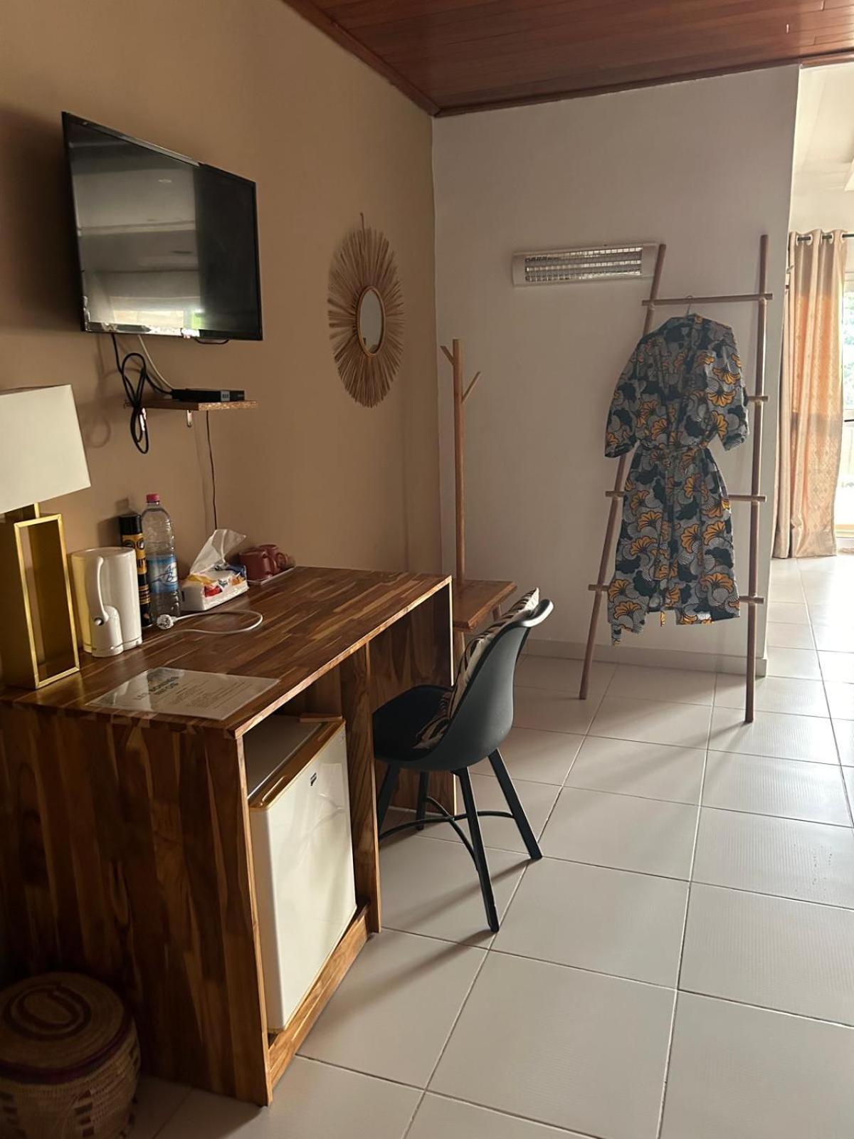 L'Oasis Guesthouse Котону Екстериор снимка