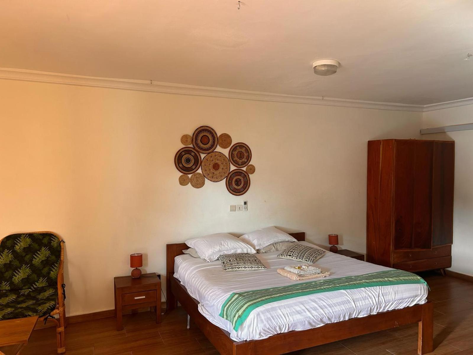 L'Oasis Guesthouse Котону Екстериор снимка