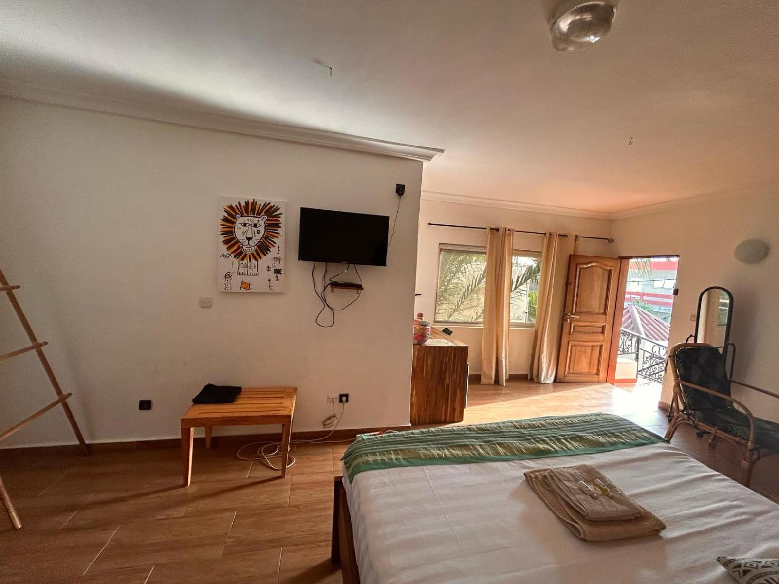 L'Oasis Guesthouse Котону Екстериор снимка
