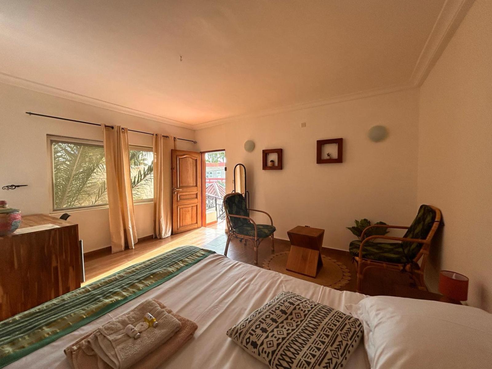 L'Oasis Guesthouse Котону Екстериор снимка